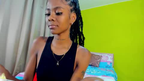 Mia online show from October 2025 07:14:02 PM