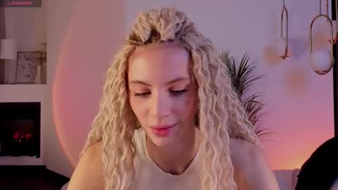 Mia online show from October 2025 06:24:02 AM