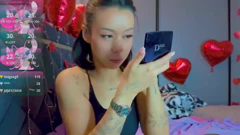 Mia online show from February 2025 12:39:02 PM