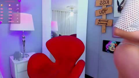 Snapshot of mia_skys chatting on September 2025 12:07:01 PM Mia online show from September 2025 12:07:01 PM