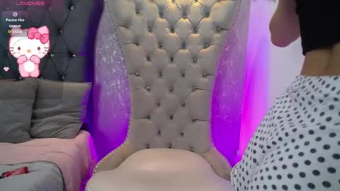 Mia online show from September 2025 01:38:01 PM