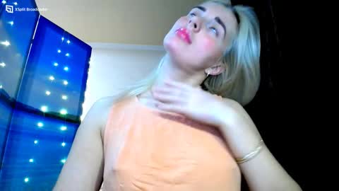 Mia. online show from December 2024 08:36:02 PM