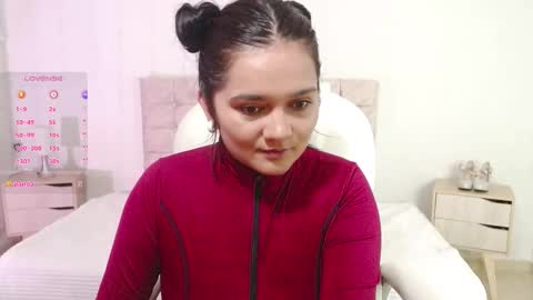 Mia  online show from October 2025 12:35:02 AM