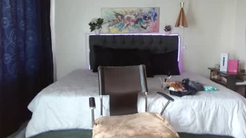 Snapshot of mia_velvet1 chatting on October 2025 02:05:01 PM MIA online show from October 2025 02:05:01 PM