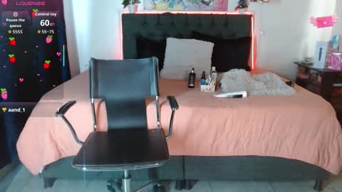 Snapshot of mia_velvet1 chatting on November 2025 01:33:02 PM MIA online show from November 2025 01:33:02 PM