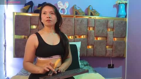 mia_wetts online show from October 2025 07:44:02 PM