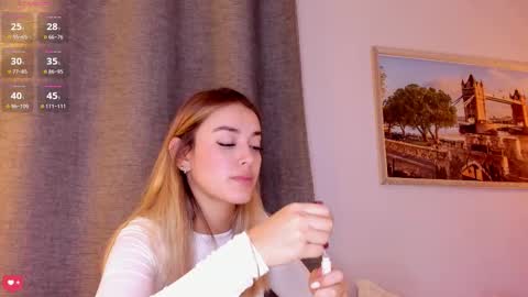 Mia White  online show from October 2025 01:00:02 PM