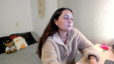 Mia   online show from December 2024 10:32:01 PM