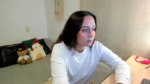 Mia   online show from December 2024 08:49:01 PM