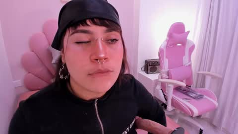 Snapshot of mia_yeager chatting on October 2025 04:10:02 AM mia_yeager online show from October 2025 04:10:02 AM