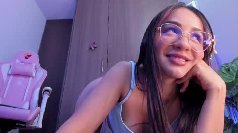 mia  nicolle online show from February 2025 05:33:02 AM