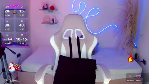 Mia online show from December 2024 09:09:02 PM