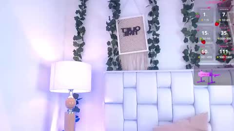 Mia online show from October 2025 11:53:01 AM