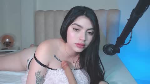 Mia  online show from October 2025 07:10:02 PM