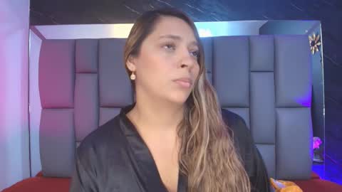 Mia online show from October 2025 12:08:02 PM