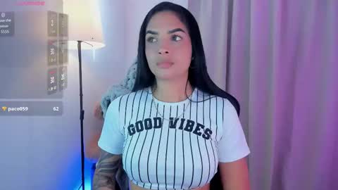 Mia online show from October 2025 08:46:02 PM