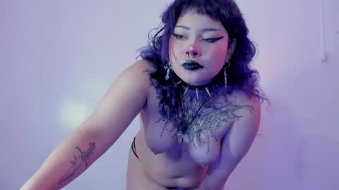 Mia online show from October 2025 04:11:01 AM