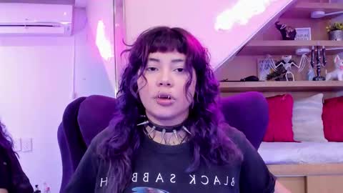 Mia online show from November 2025 03:50:02 AM