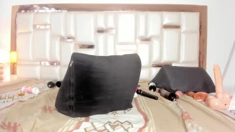 Snapshot of miaaxxx_ chatting on December 2024 03:42:01 PM Mia online show from December 2024 03:42:01 PM