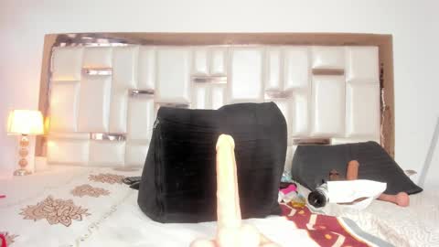 Snapshot of miaaxxx_ chatting on January 2025 03:34:02 PM Mia online show from January 2025 03:34:02 PM