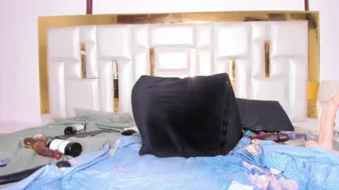 Snapshot of miaaxxx_ chatting on February 2025 08:27:02 AM Mia online show from February 2025 08:27:02 AM