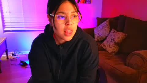 Mia online show from December 2024 02:20:01 AM