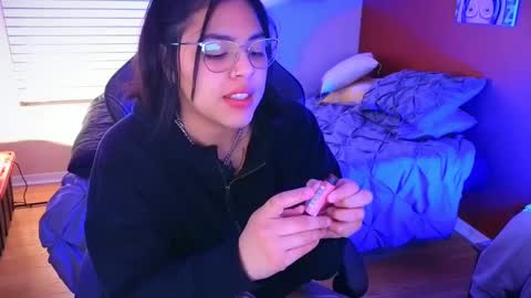 Mia online show from January 2025 01:18:02 AM