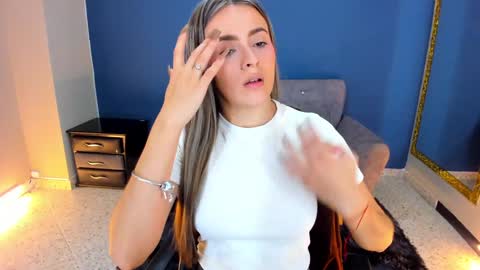 Snapshot of miacarperrlux chatting on January 2025 12:01:01 AM MiaCarper online show from January 2025 12:01:01 AM