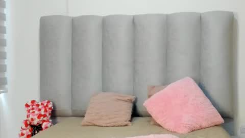 miacleark online show from November 2025 08:00:01 PM