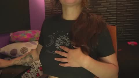 Mia online show from November 2025 04:56:01 AM