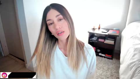 Mia online show from December 2024 09:45:01 PM