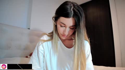 Mia online show from December 2024 12:52:01 AM