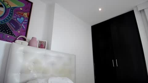 Mia online show from September 2025 08:41:01 PM