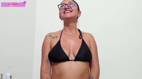 Mia  online show from September 2025 01:10:01 AM
