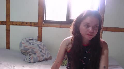 Snapshot of miahells chatting on September 2025 04:40:02 PM Mia Sam online show from September 2025 04:40:02 PM
