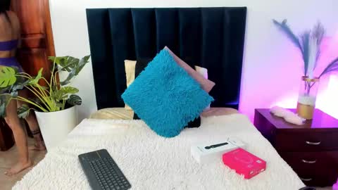 Snapshot of miahertz chatting on October 2025 05:01:01 PM miahertz online show from October 2025 05:01:01 PM