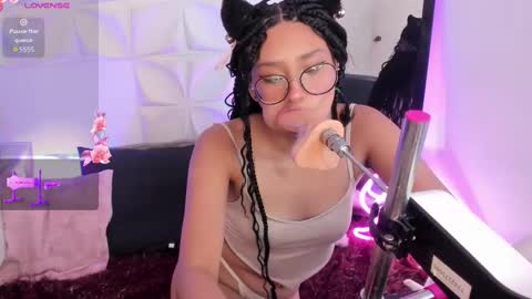 Mia online show from September 2025 12:08:02 PM