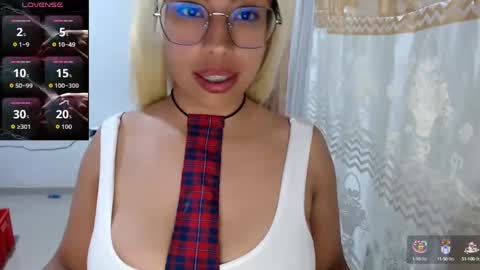 Snapshot of miajuk chatting on October 2025 03:38:01 AM Emma online show from October 2025 03:38:01 AM