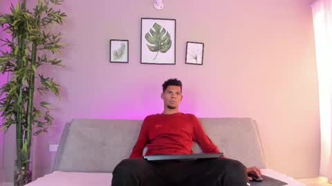 Mia online show from March 2025 06:56:01 PM