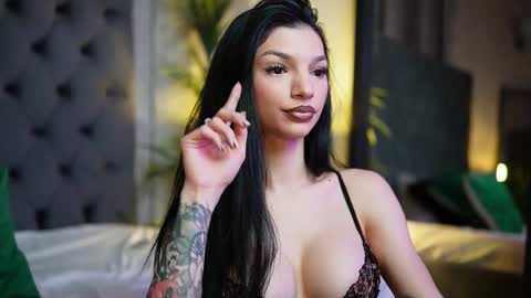 Snapshot of miamicoffee chatting on November 2025 05:26:02 PM Miami online show from November 2025 05:26:02 PM