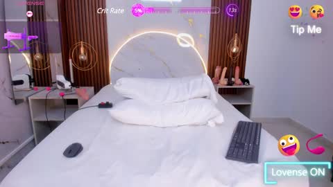 Mia  online show from December 2024 06:54:01 AM