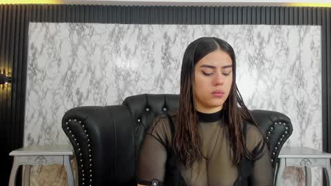 Mia   -5 7001400 Follow  online show from January 2025 01:42:02 PM