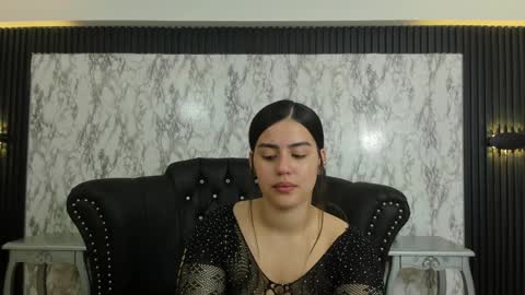 Mia   -5 7001400 Follow  online show from January 2025 12:05:01 PM