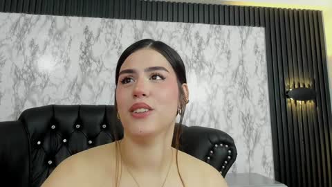 Mia   -5 7001400 Follow  online show from January 2025 03:07:01 PM