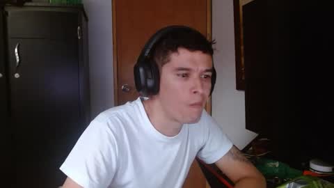 Snapshot of miaou_miaou chatting on February 2025 10:33:01 PM miaou_miaou online show from February 2025 10:33:01 PM