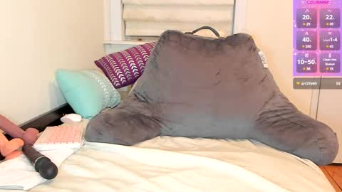 Mia  online show from February 2025 02:12:01 AM