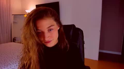 Snapshot of miapaw chatting on November 2025 07:59:02 PM Mia online show from November 2025 07:59:02 PM