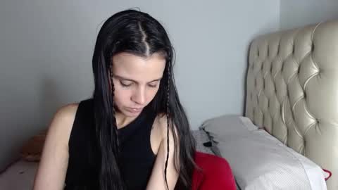 miarobinn_ online show from December 2024 02:53:01 AM