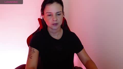 miarobinn_ online show from October 2025 08:01:01 AM