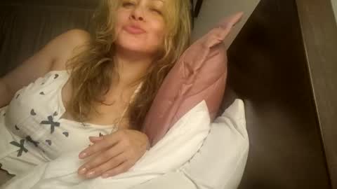 miasiren online show from October 2025 06:01:01 AM